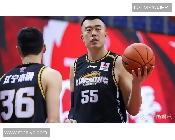 韩德君:从篮球新星到CBA传奇的成长之路与辉煌成就分析